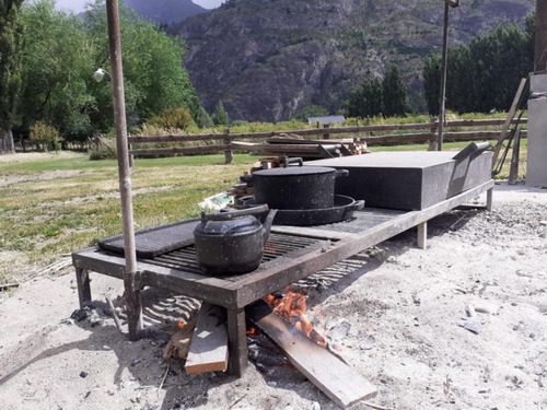 Imagen 2 de 16 de Venta De Excelente Cabaa Sobre Chacra De 1 Ha - El Hoyo