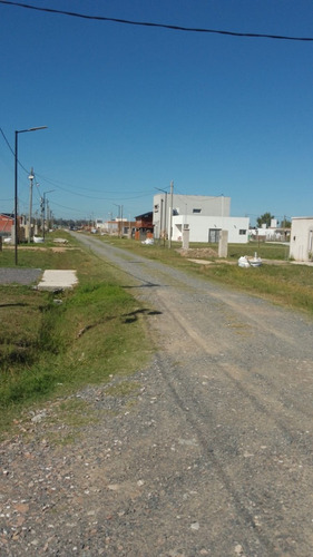 Imagen 2 de 6 de Terrenos En El Sol De Domselaar Barrio Ya Consolidado!