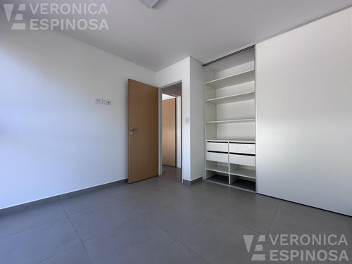 Departamento De Dos Ambientes En Alquiler, Moron Sur.