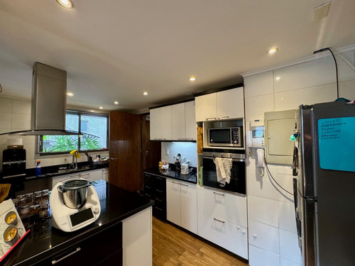 Casa Remodelada En El Arrayan / Lo Barnechea