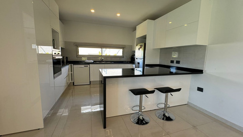 Casa En Venta Puerto Roldan Vista Al Lago Calidad Premium