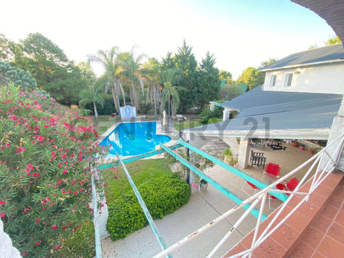 Venta De Casa 6 Ambientes 2 Dormitorios En Solares Del Carcarañá, Oliveros