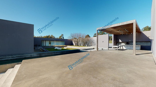 Modern House - La Barra
