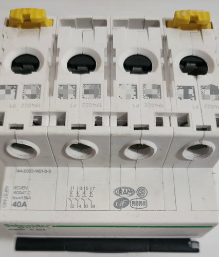 Interruptor Tetrapolar 4p 40a 15ka Ref A9f87440 Schneider