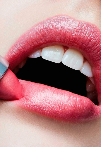 Lápiz labial Mac Frost Bombshell con purpurina, 3 g, color rosa