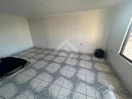 Casa En Venta De 5 Dorm. En La Cisterna