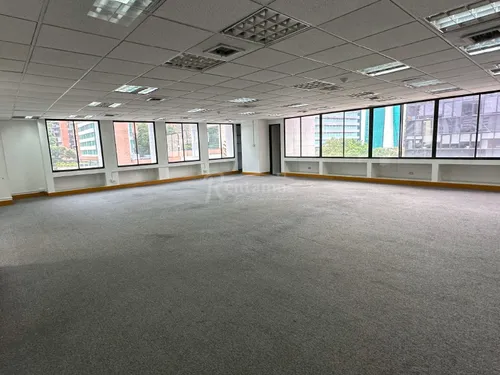 Oficina En Arriendo En El Poblado. Cod A775949