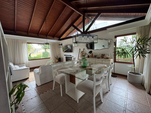 Venta Casa Lomas De La Tahona Barrio Rpivado De 4 Dormitorios, 4 Baños