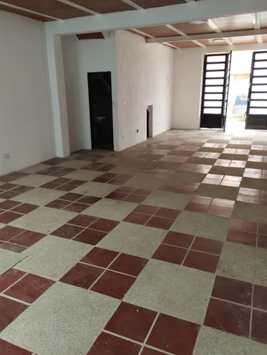 Casa Local Primer Piso Con Licencia Para Segundo Piso