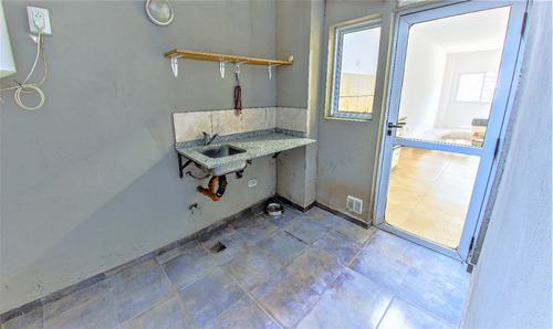 Imagen 5 de 17 de Departamento Monoambiente *apto Profesional* Con Cochera Independiente Portón Automatizado.