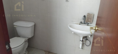 Edificio De 3 Pisos En Venta, Ebicado En El Centro Histórico De Veracruz, Cuenta Con Locales Y Oficinas