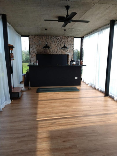 Imagen 12 de 30 de Casa Moderna En Barrio Vistas