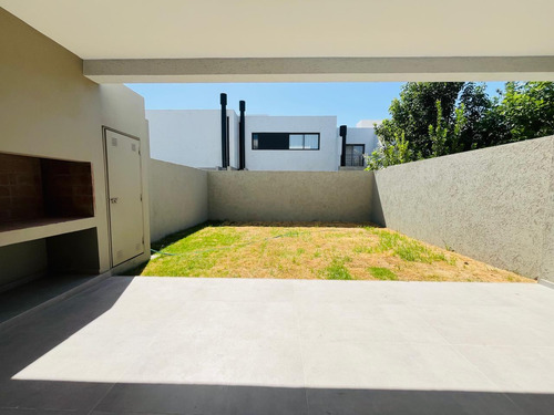 Amplio Duplex En Venta En Chacra Del Norte 2 A Estrenar