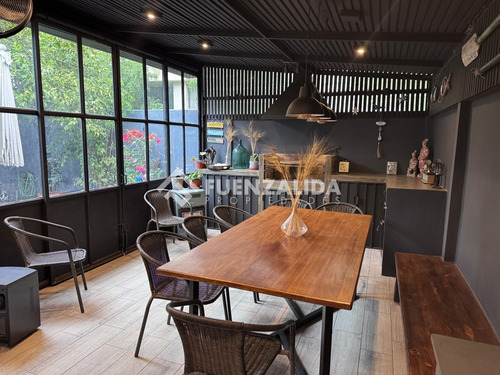 Casa En Venta De 3 Dorm. En Las Condes