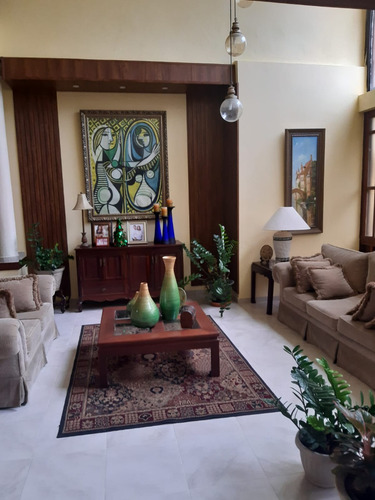Casa En Santiago Con Diseño Moderno Y Acabados De Alta Calidad
