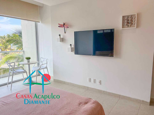 Cad Aura A 006. Balcón Con Vista Parcial Al Mar. En Edificio Con Club De Playa