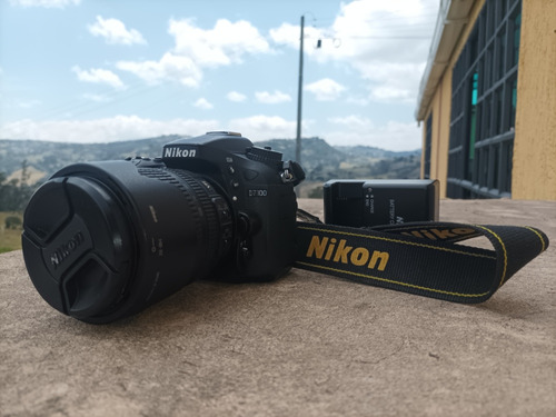Cámara Nikon D7100 Con Lente 18-105mm