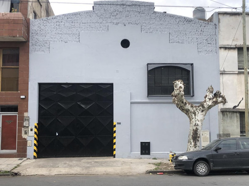Imagen 2 de 12 de Excelente Deposito De 365 M2 Cubierto En Piñeyro A Tan Solo Pocos Metros De C.a.b.a.