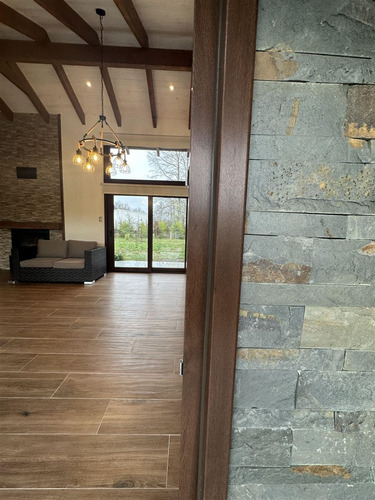 Casa En Venta De 5 Dorm. En Condominio Canto Del Estero
