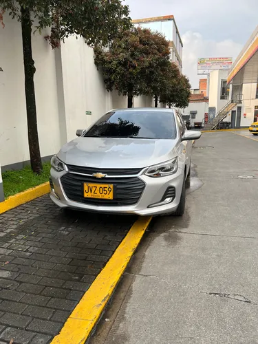 Chevrolet Onix 1.0T Premier Sedan At