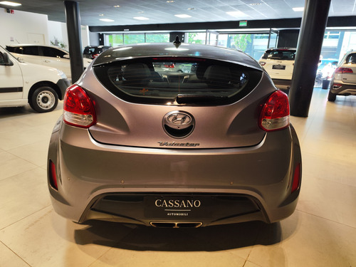 Hyundai Veloster 1.6 6at 130cv