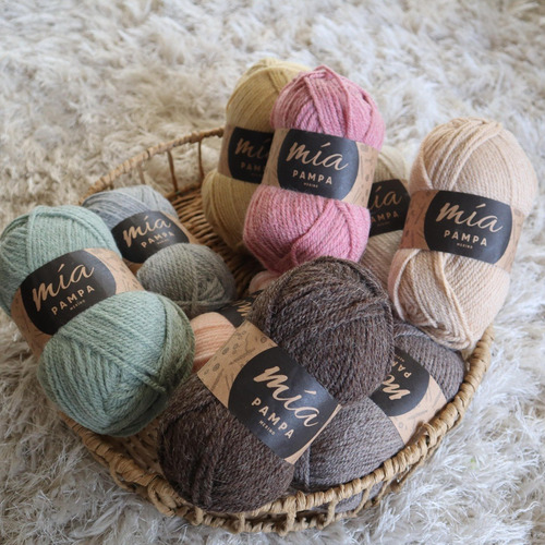 Imagen 3 de 3 de Lanas Pampa Merino Semigruesa Mia Ovillo - 500 Gr Por Color