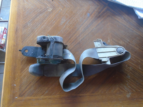 Imagen 3 de 3 de Vendo Broche Cinturon De Seguridad De Mitsubishi Cordia 1985