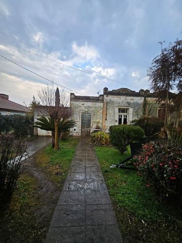 Casa En Jauregui, Sobre Avenida Flandes