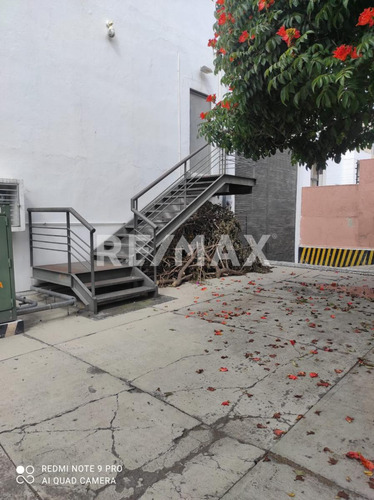 Edificio En Venta Satélite, Excelente Ubicación