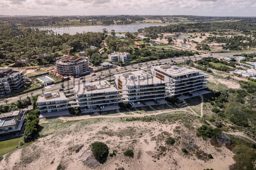 Apartamento En Venta En Punta Del Este, The Colette. amoblado.