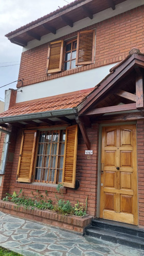 Imagen 1 de 16 de Duplex 3 Ambientes. Con Cochera Y Patio Con Parrilla. Se Escuchan Ofertas. Muy Buena Ubicación
