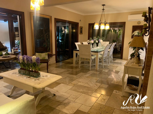 Hermosa Casa En Los Cerros De Gurabo