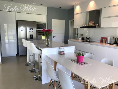 Imagen 3 de 18 de Venta - Hermosa Casa A La Laguna En Terralagos - Canning