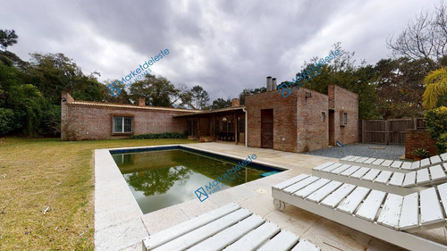 Playa Brava - Tour 3d