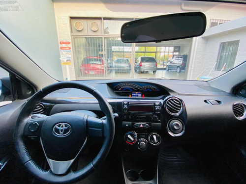 Toyota Etios 1.5 Cross 2016