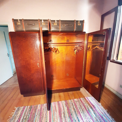 Armário Antigo Guarda Roupa Em Madeira Nobre /só Retirada (Usado)