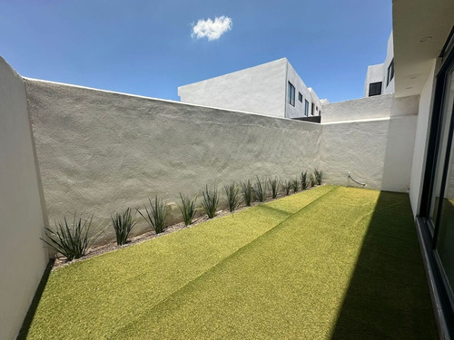 Hermosa Residencia Premium En Venta Entre El Refugio Y Zibatá, 4 Recámaras, Lujo