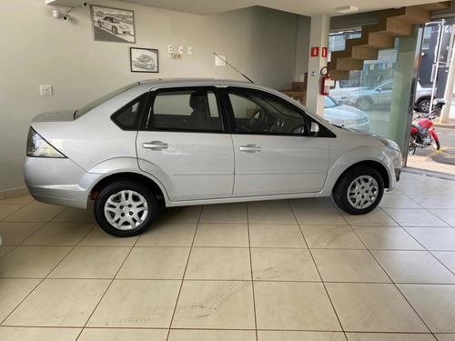 Imagem 3 de 6 de Ford Fiesta Sedan 2013 1.6 16v Se Flex 4p