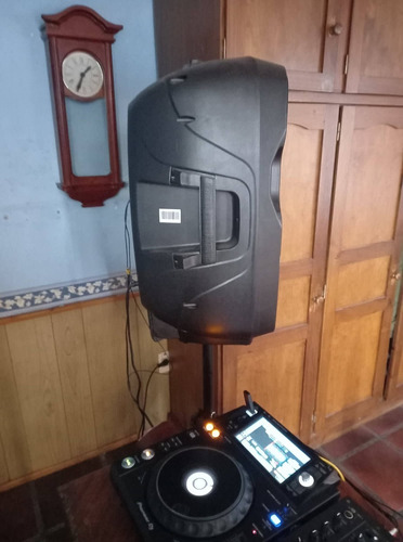 Imagen 3 de 3 de Parlante 10 Lexsen Nuevito Con Tripode