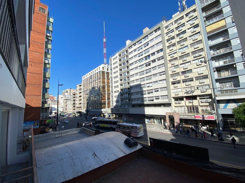 Imagen 4 de 10 de Sobre 18 De Julio, Terraza Al Frente, 1 Dormitorio