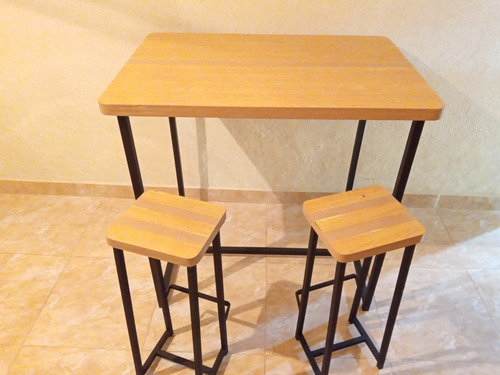 Imagen 2 de 4 de Mesa Con Dos Sillas, Fabricadas En Metal Y Madera