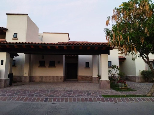 Casa En Venta Casco Viejo Celaya 