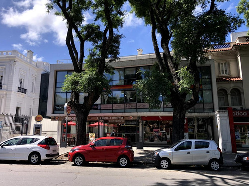 Oficina En Edificio De Oficinas Dhk - Br. Artigas Frente A La Española