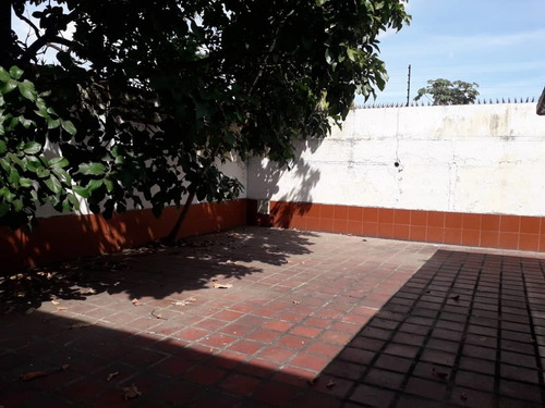 Imagen 2 de 16 de María Meléndez Vende Casa Comercial Para Remodelar La Viña