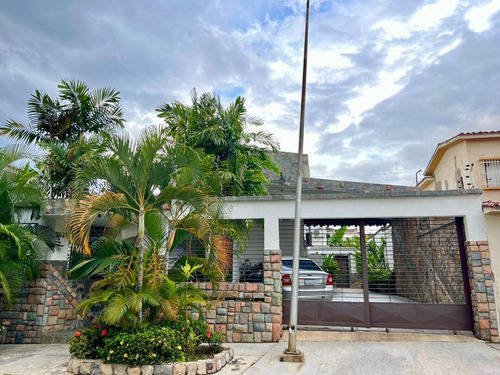 Venta De Casa Quinta Ubicada En El Trigal Norte De Valencia Calle Cerrada Cod 278953