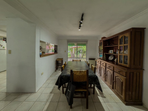 Casas En Venta Con Parque Y Pileta City Bell