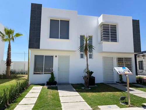 Venta De Casa De 3 Habitaciones En Senderos, Tecámac, A 30 Minutos De Cdmx Ubicada En Fraccionamiento Cerrado Con Alberca
