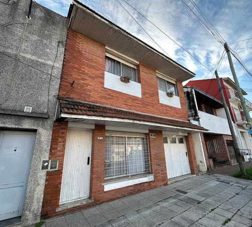 Casa Ph Independiente De 4 Ambientes Con Cochera En Bernal