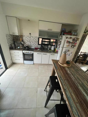 Casa En Venta - 3 Dormitorios 2 Baños - 310mts2 - Ituzaingo