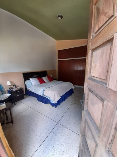 Imagen 26 de 28 de Fernando Guerrero Vende Casa Urb Trigal Sur Calle Abierta, Av Ppal Del Triga